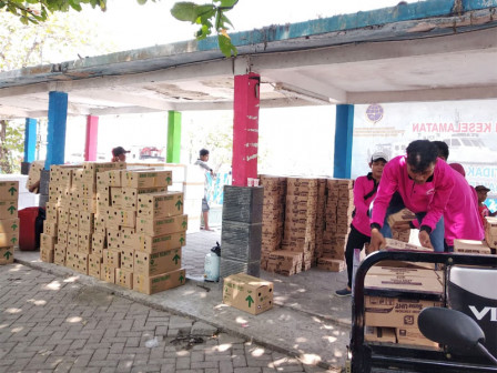 Penjualan Paket Pangan Murah di Pulau Tidung Diminati Warga