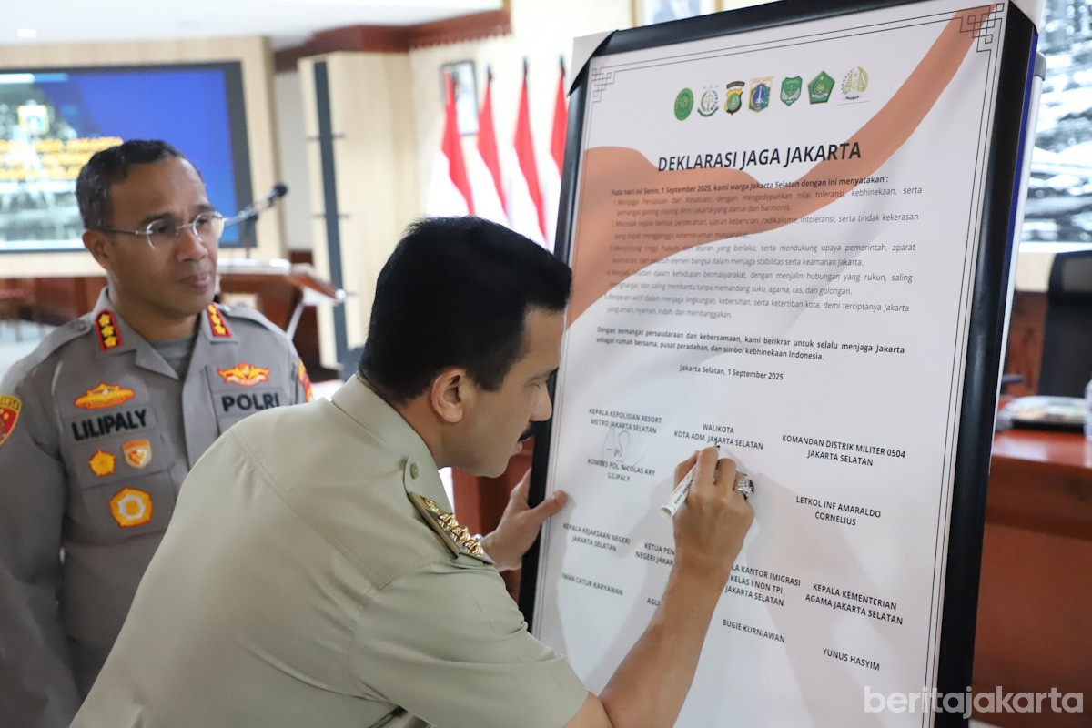 Wali Kota Jakarta Selatan, Muhammad Anwar menandatangani deklarasi #JagaJakarta 