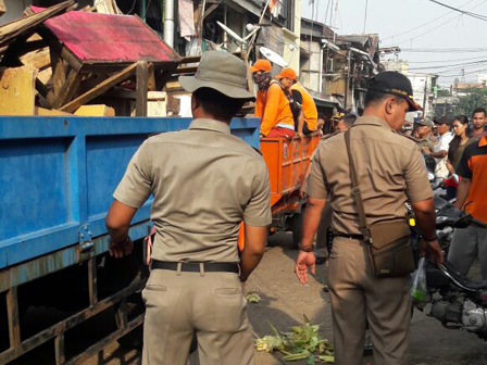 Lapak dan Gerobak di Sawah Besar Ditertibkan 