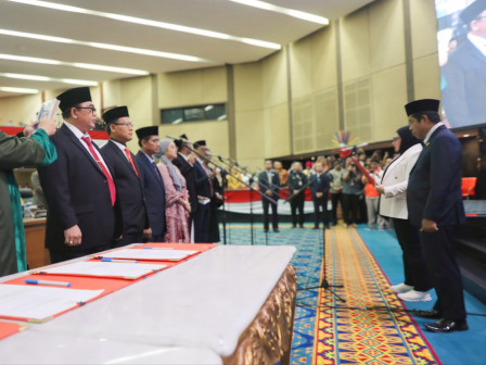 Rapat Paripurna DPRD DKI Ambil Sumpah 6 Anggota PAW
