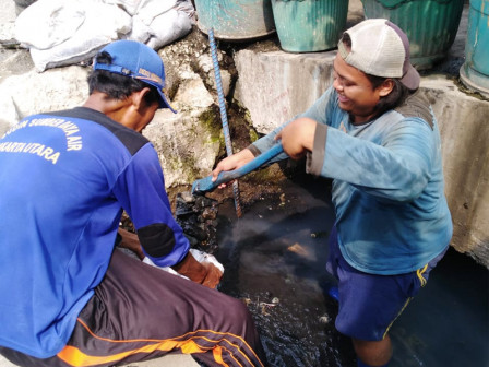 Saluran Penghubung Sisi Barat Jl Kramat Jaya Dikuras