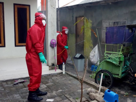  Permukiman Warga Pulau Tidung Disemprot Cairan Disinfektan 