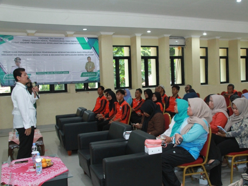 Pegawai PJLP Kabupaten Kepulauan Seribu mengikuti pelatihan Keselamatan dan Kesehatan Kerja (K3)