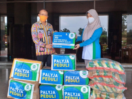 Pemkot Jakbar Terima Bantuan 300 Paket Beras dari Palyja