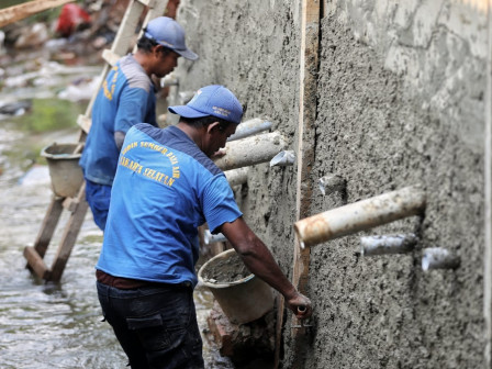 Turap Kali Sarua Di Jalan Jati Murni Dalam Diperbaiki