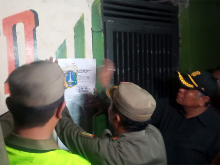  Satpol PP Jaktim Segel 30 Tempat Hiburan di Cakung