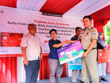 Wakil Walkot Jaksel Distribusikan Bantuan Sosial Pemenuhan Kebutuhan Dasar