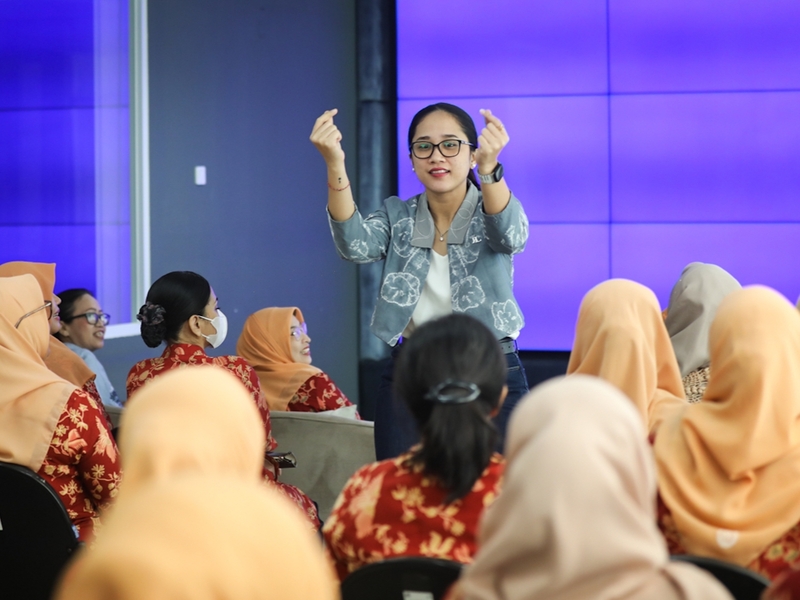 Anggota DWP - BKOW DKI Ikuti Pelatihan AI