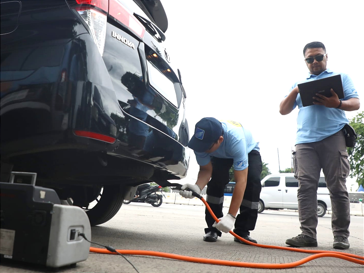 60 Petugas Gabungan Gelar Uji Emisi Gratis di Pegangsaan Dua