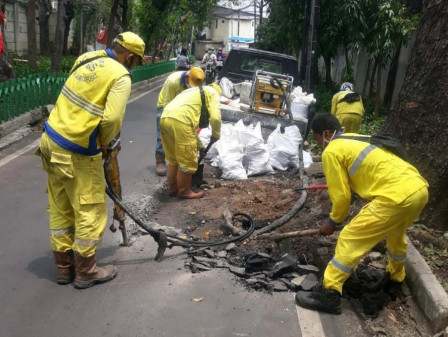 Pembongkaran Jalan Bergelombang di Jalan Percetakan Negara