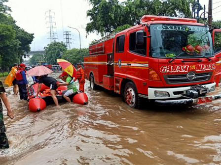  Dinas Gulkarmat Optimalkan Armada dan Personel Bantu Penanganan Banjir