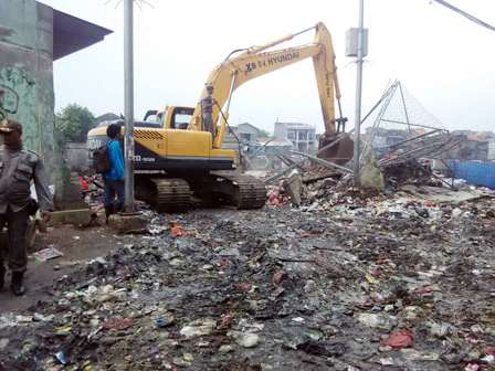 TPS di Waduk Rawabadung Resmi Ditutup