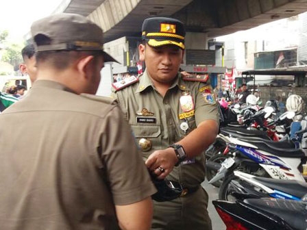 PKL Dan Puluhan Kendaraan Bermotor di Tambora Ditertibkan