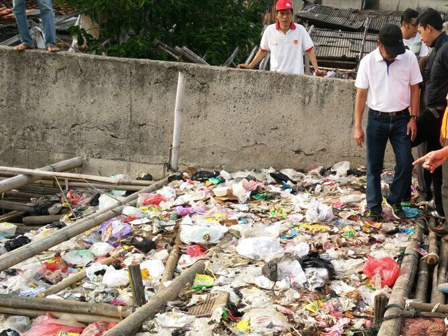 Warga Kalibaru Masih Buang Sampah ke Pantai Karena Tidak Ada LPS 