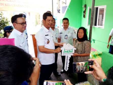  Walikota Jakbar Resmikan Program Bedah Rumah Bazis di Tanjung Duren Utara 