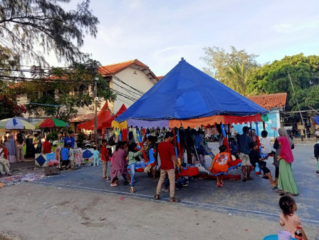 Warga Serbu Bazar dan Aneka Wahana Hiburan di Pulau Kelapa 