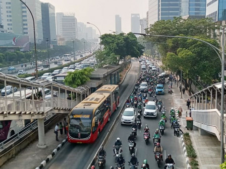  Akibat Unjuk Rasa di Depan Gedung DPR Sejumlah Rute Busway Dialihkan