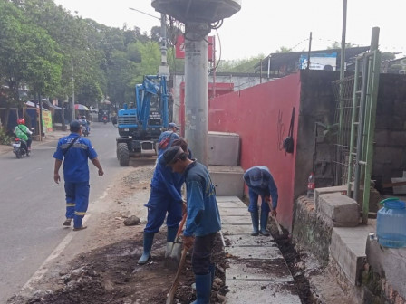 Sudin SDA Jaksel Perbaiki Saluran Di Jalan Pinang Kalijati 