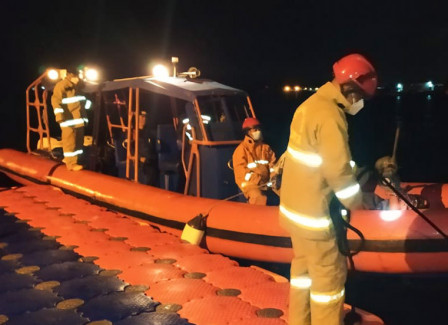 Kapal Terbawa Arus di Perairan Pulau Opak Berhasil Dievakuasi Petugas 