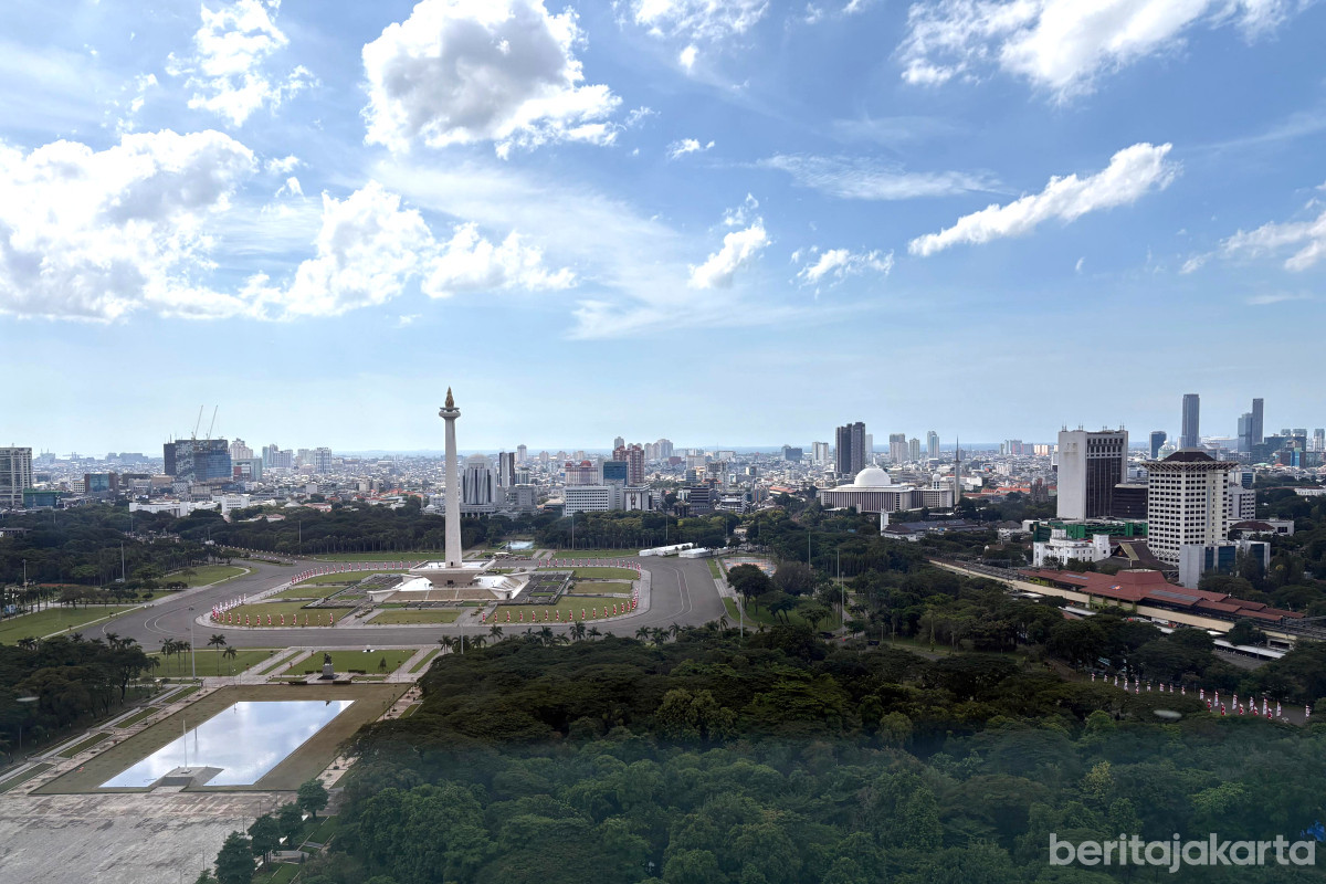 https://multimedia.beritajakarta.id/photo/2014_508c75c8507a2ae5223dfd2faeb98122/Kawasan Monas diselimuti cuaca berawan