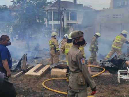 Tiga Rumah Bedeng Di Jl. Green Garden Terbakar Berhasil Dipadamkan 