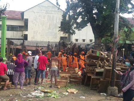  Ratusan PPSU Urung Bersihkan Puing Sisa Kebakaran