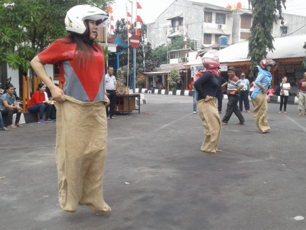 Awak Bus di Terminal Kalideres Gelar Lomba Sambut HUT RI