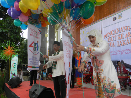 Di Jakarta Selatan, pencanangan HUT ke-487 Kota Jakarta digelar di Perkampungan Budaya Betawi Setu B