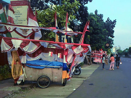  Jalan Raya Matraman Marak PKL Bendera