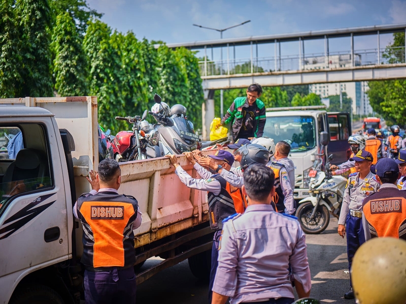 20 Kendaraan Roda Dua Parkir Liar di Kalibata Ditindak