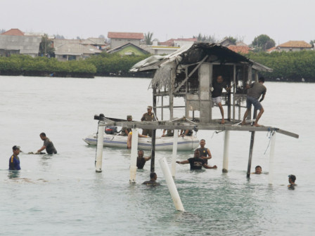  Bagan Tancap di Pulau Kelapa Ditertibkan 