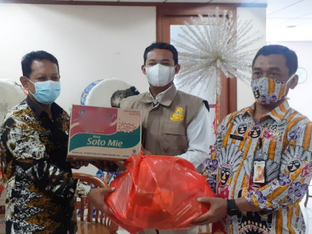  300 Pelaku Seni di Jakbar Terima Bantuan 