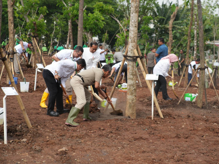 Tuan Rumah Gerakan Tanam Pohon Bersama, JIEP Sumbang 200 Pohon 