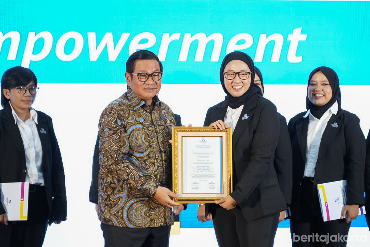 Pramono Targetkan 10 Persen Pramudi Transjakarta Perempuan