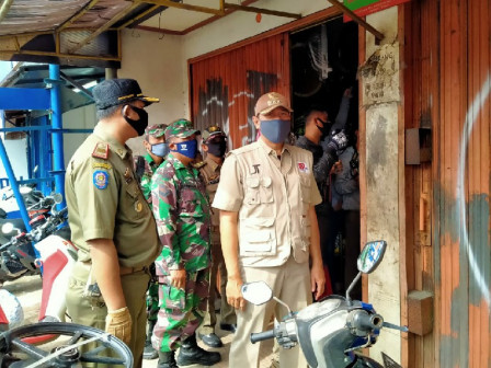 45 Petugas Gabungan Lakukan Pengawasan PSBB di Kramat Jati