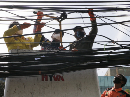 Kadis Bina Marga Potong Kabel Udara di Jalan Mampang Prapatan Raya