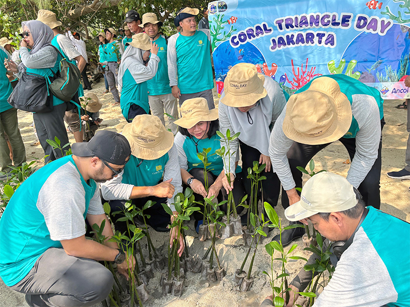100 Pelajar Lakukan Aksi Peduli Terumbu Karang di Kepulauan Seribu