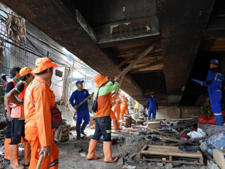 Bangunan Liar di Kolong Jembatan HR. Rasuna Said Ditertibkan