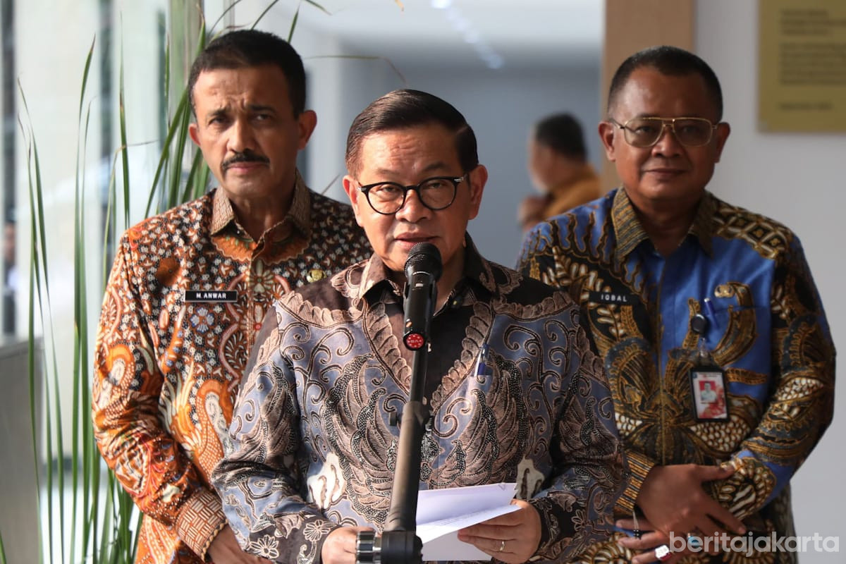 https://multimedia.beritajakarta.id/photo/2014_508c75c8507a2ae5223dfd2faeb98122/Gubernur DKI Jakarta, Pramono Anung memberikan keterangan