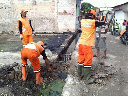 Saluran Jl Marunda Baru III Dikeruk