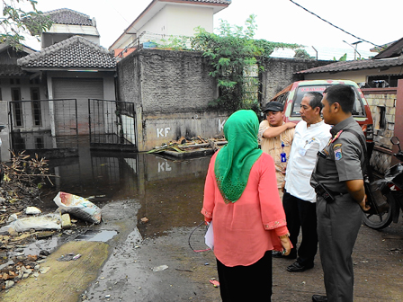 Genangan di Jl H Dogol, Camat Serahkan ke Tata Air