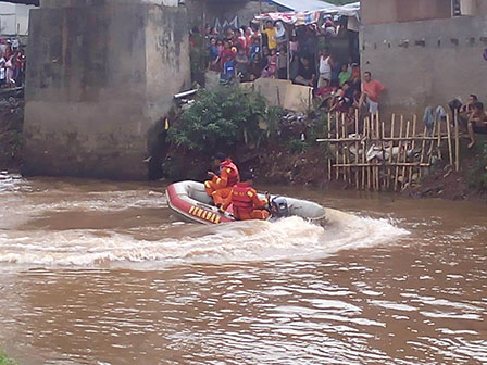 Pemuda Hanyut di Kali Pesanggrahan Belum Ditemukan