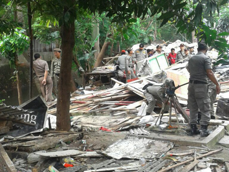        20 Gubuk Liar di Karet Semanggi Ditertibkan