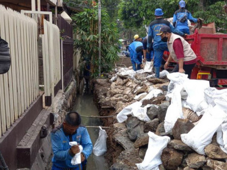 Normalisasi Saluran Air di Jalan Cempaka Putih Tengah Mulai Dikerjakan