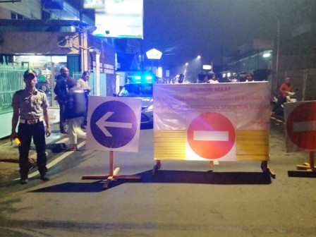 Petugas Gabungan Atur Rekayasa Lalu Lintas di Jalan Otista III
