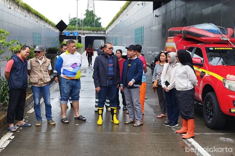 Pasukan Gabungan Pemkot Jakpus Dikerahkan Atasi Genangan di Underpass Senen 