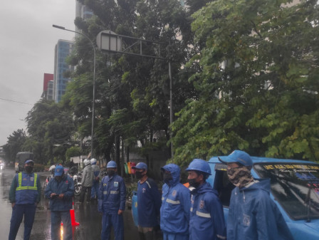 Antisipasi Genangan, 30 Satgas dan Satu Pompa Disiagakan di Jatinegara 2