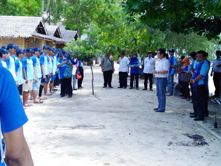 1.000 Pohon Mangrove Ditanam di Pesisir Pantai Pulau Tidung