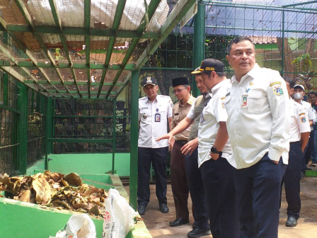  Seko Jakbar Monitoring Bank Sampah di SMAN 78 