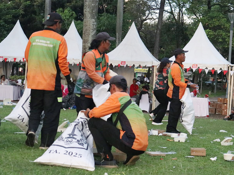 Pembersihan Pasca Perayaan Kemerdekaan Angkut 79 Ton Sampah